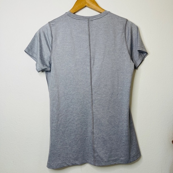 The North Face Crew Neck Dry Fit Top - Picture 3 of 4